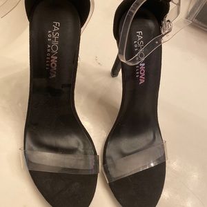 Bought this shoes to wear however due to having wide feet can’t wear them.